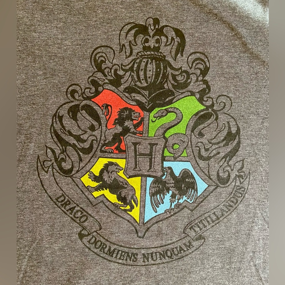 NWT Harry Potter Hogwarts Crest T Shirt, Size XL